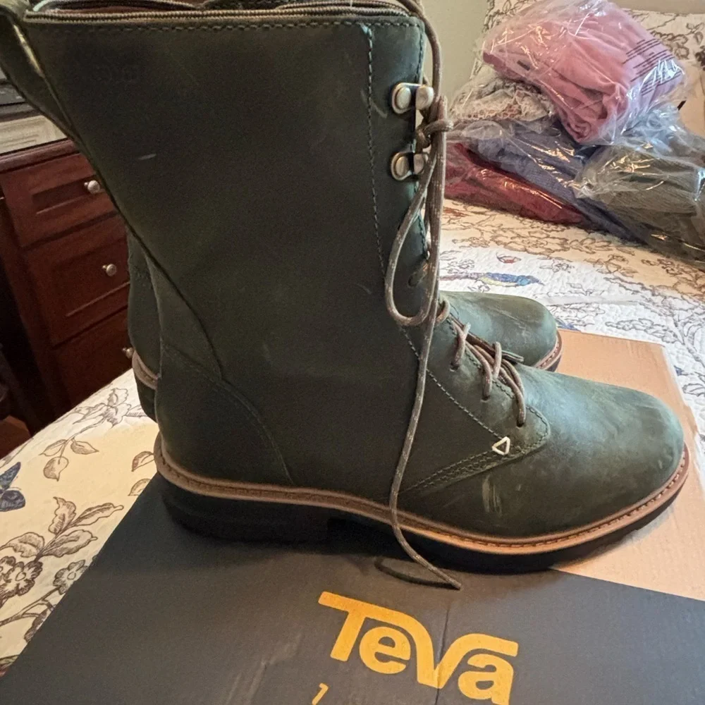 Teva Rowena Lace Up Boots 9.5 - Picture 4 of 6
